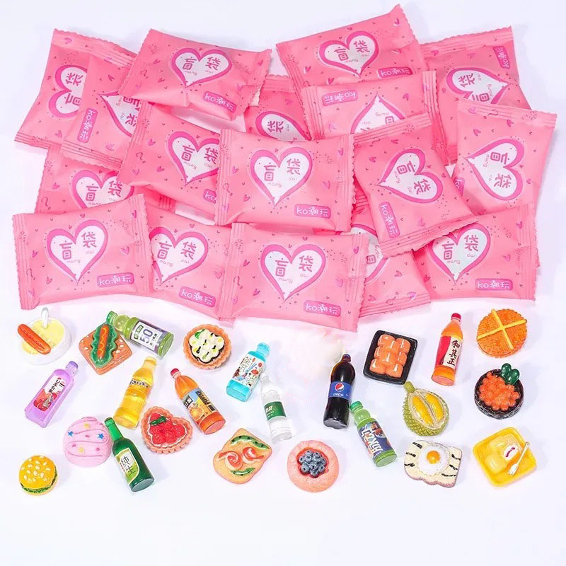 Food Day Snacks - ของเล่นจำลองอาหารจิ๋วแบบสุ่ม ของเล่นโมเดลขนาดเล็ก ของเล่นจำลองขนมขบเคี้ยว ซุปเปอร์มาร์เก็ต เครื่องดื่ม ขวดไวน์